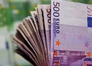 Обсяги купівлі готівкового євро в Україні зросли до рекордного рівня у липні