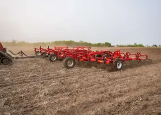 Передпосівні культиватори Wil-Rich з шириною захвату 12 м від Väderstad: ідеальне рішення для раннього весняного виходу в поле