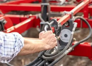 Централізоване налаштування глибини як ключова перевага 12-метрових передпосівних культиваторів Wil-Rich від Väderstad