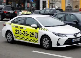 У Києві під час тривог різко зростають ціни на таксі через підвищений попит
