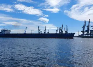 Корабель з викраденим українським зерном вперше арештували за запитом України