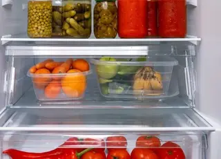 Названо 6 продуктів, які категорично не можна зберігати в пластикових контейнерах і пакетах