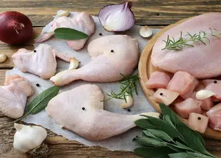 Стало відомо, чому куряче м’ясо в Україні різко втратило в ціні