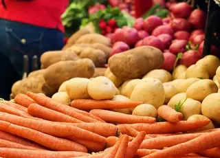 В Україні прогнозують нову хвилю подорожчання овочів через врожай і податки