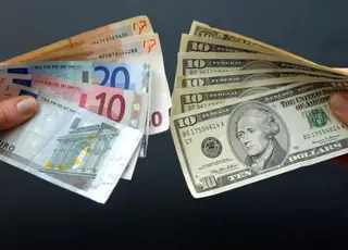 В Україні зросла кількість підроблених доларів та євро: як розпізнати фальшивку