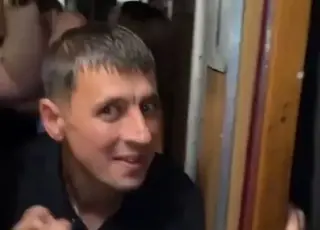 Провідник Укрзалізниці став зіркою TikTok завдяки танцю у потязі