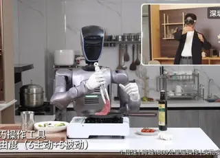 Китайський гуманоїд-робот Dobot Atom дистанційно приготував стейк за 1800 км від оператора