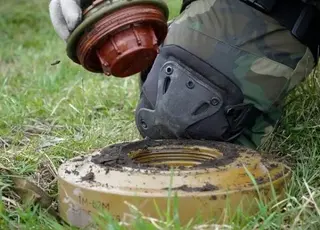 Литва і Фінляндія організують виробництво протипіхотних мін для України