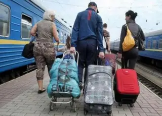 Мінфін з 1 липня 2025 року почне перевіряти перебування ВПО за кордоном