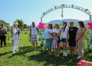 У Перечині з'явилася найбільша в Україні алея гібіскусів
