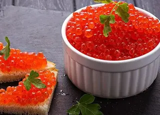 Скільки насправді має коштувати червона ікра в українських магазинах