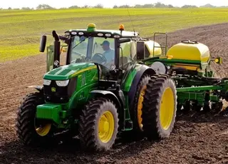 Дефіцит сільськогосподарської техніки в Україні: аграрії скорочують парк машин