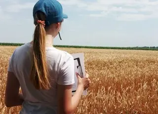 Жінки-фермерки зможуть отримати грантову підтримку від Mercy Corps