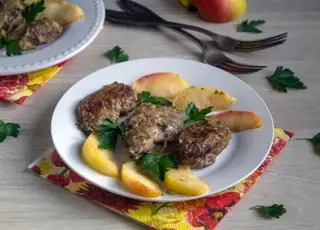 Як приготувати курячу печінку з яблуками: покроковий рецепт смачної страви