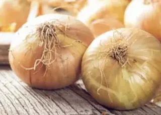 Ціни на цибулю в Україні стрімко прямують до нуля