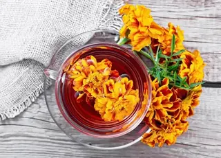 На Харківщині попри обстріли розвивають виробництво варення з чорнобривців