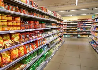 Стало відомо, чи можна купувати продукти за нову допомогу 6500 грн