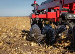 Wil‑Rich 483 Chisel Pro: розпушування, подрібнення й вирівнювання — ідеальний обробіток за один прохід