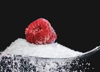 Ціни на цукор зазнали найбільшого річного падіння за останні вісім років - Bloomberg