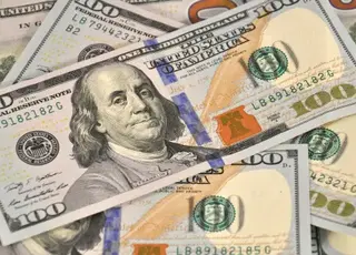 Які продукти можна купити в Україні за 100 доларів у жовтні 2025 року