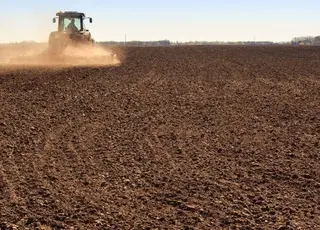 УКАБ закликав знизити акциз на дизпаливо для сільгосптехніки та спростити логістику добрив