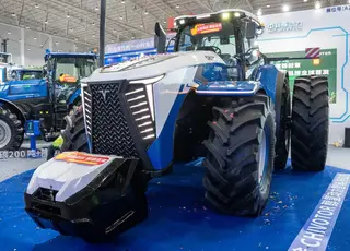 У Китаї представили надпотужний трактор, що працює на спирті