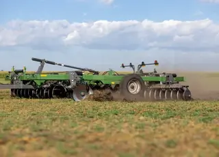 Професійний інструмент для обробітку поля. Як Wishek 842N забезпечує стабільну робочу глибину навіть на важких ґрунтах