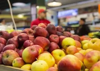 Ціни на яблука нового врожаю в Україні зросли майже втричі