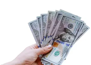 Курс долара та євро в обмінниках і банках України на 15 жовтня 2025 року