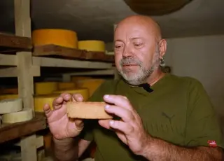 Ветеран ЗСУ відкрив крафтову сироварню біля Одеси та популяризує український сир