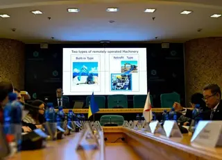 У Києві протестували японську систему дистанційного керування екскаватором