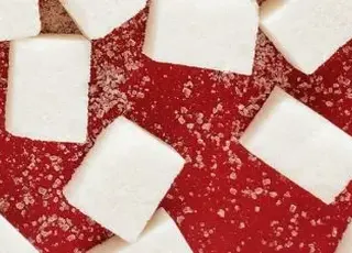Світові ціни на цукор падають четвертий місяць поспіль через покращення врожаю