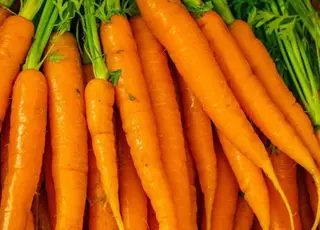 Названо найкращі підживлення для моркви які дадуть солодкий урожай