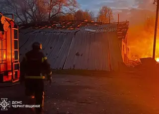 Ворог знову вдарив по Чернігівщині: горіли зерносховища та житлові будинки