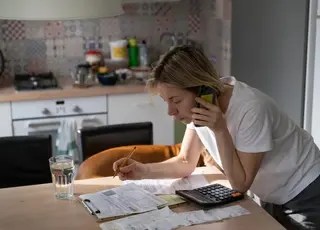 Борги за комуналку під час війни: кому їх можуть списати, а на кого чекає суд