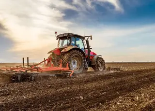 Для фермерів з прифронтових територій  створили автопілот для трактора