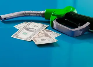 З 1 січня в Україні піднімуть акциз на пальне: що буде з цінами на бензин