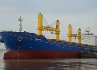 Ще одне російське судно вивозить крадене українське зерно з Криму